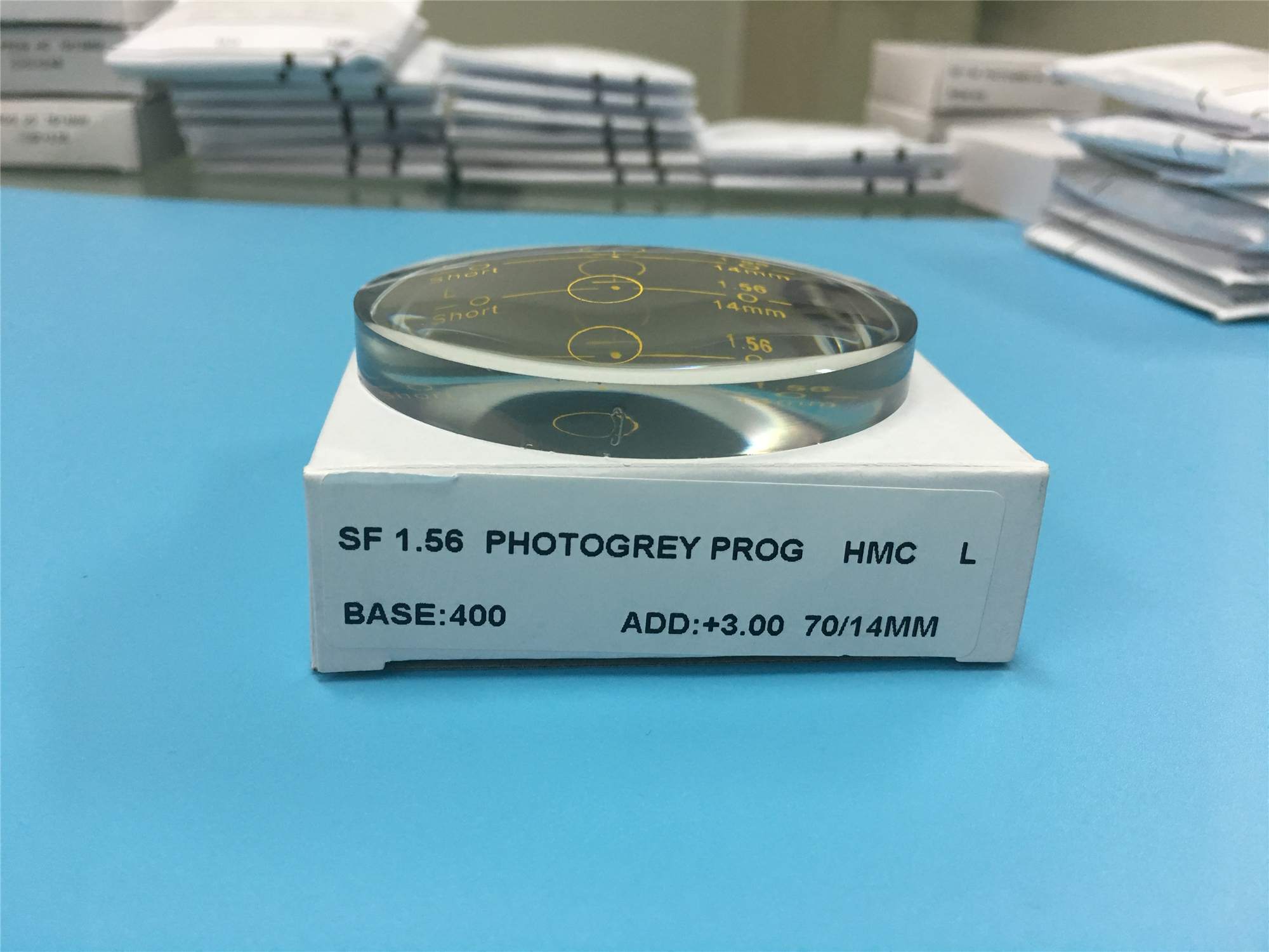 SF 1.56 Photochromic Progressive HMC Semi Finished Lens Blanks For Far And Near Vision And Outdoor Activites